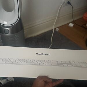 Apple Magic Keyboard - Sleek White Design